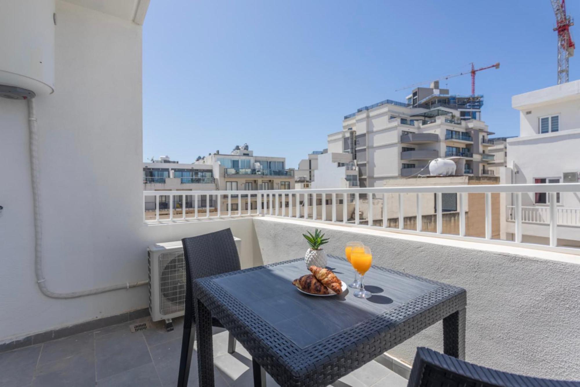 Saint Julian - Lovely Apartment With Terrace - Cityapartmentstay Сент Джулианс Экстерьер фото